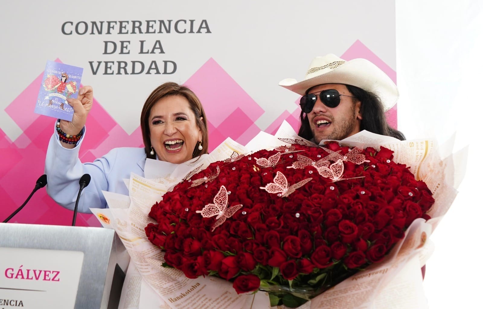 nxnoticias.com-recibe-xochitl-ramo-de-flores-de-el-patron