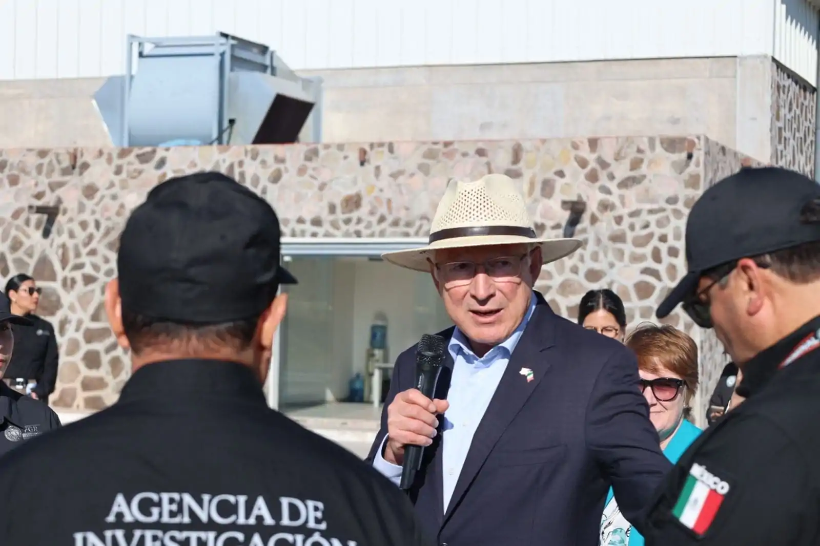 nxnoticias.com-afirma-ken-salazar-que-ley-anti-migrante-de-texas-es-danina-e-inconstitucional