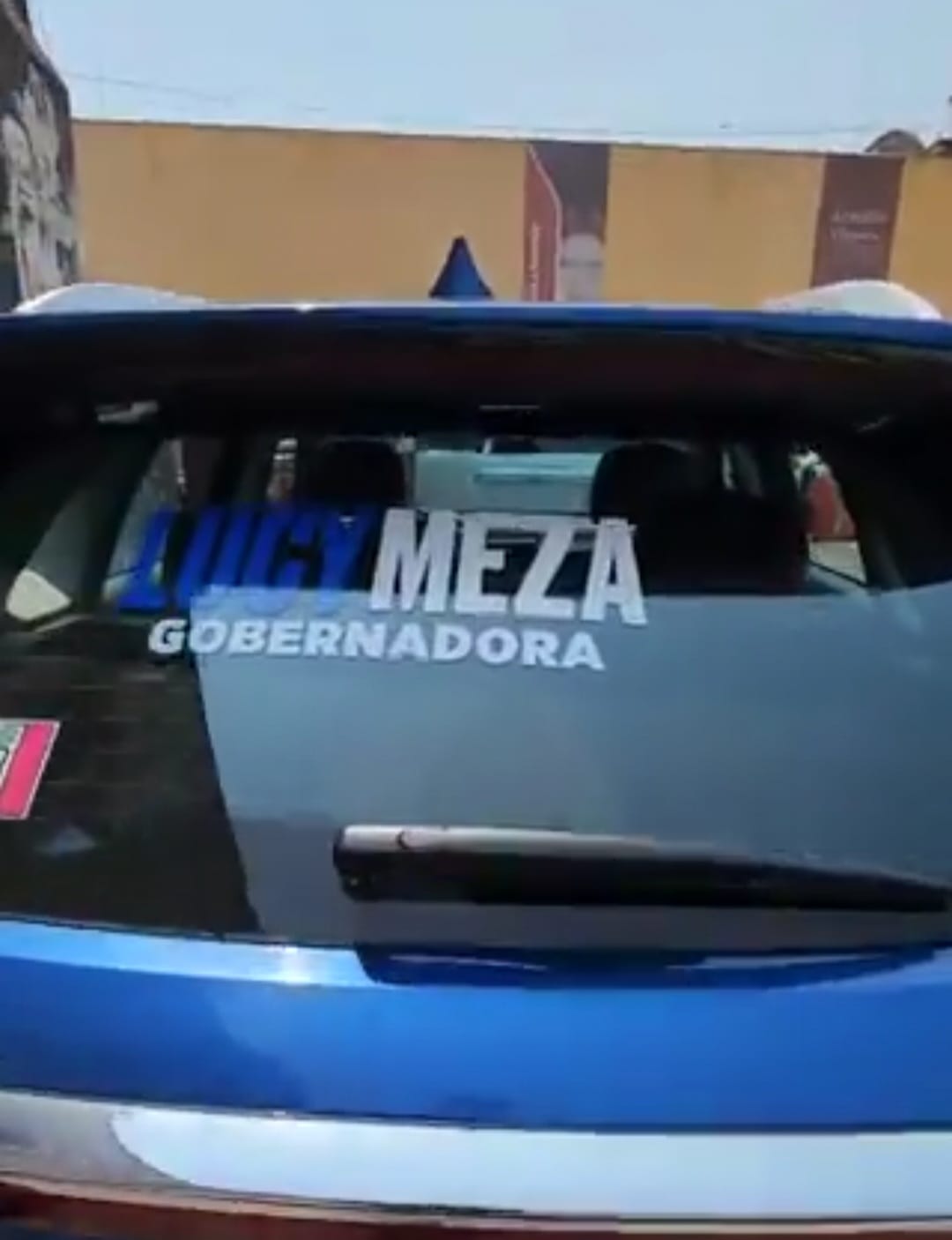 nxnoticias.com-polemica-por-camionetas-de-campana-del-equipo-de-lucia-meza-en-la-catedral-de-cuernavaca