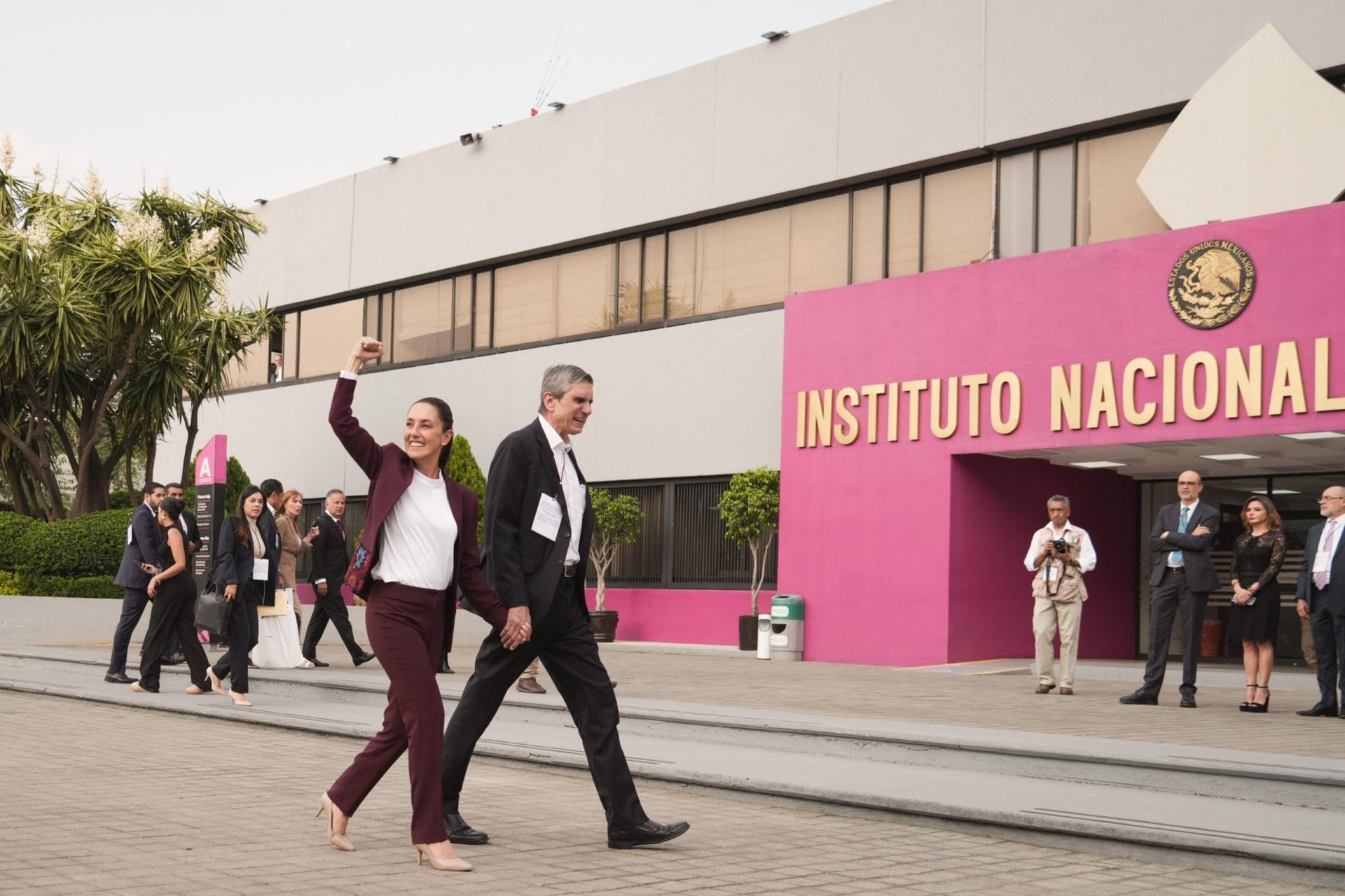 nxnoticias.com-llega-claudia-al-primer-debate-presidencial