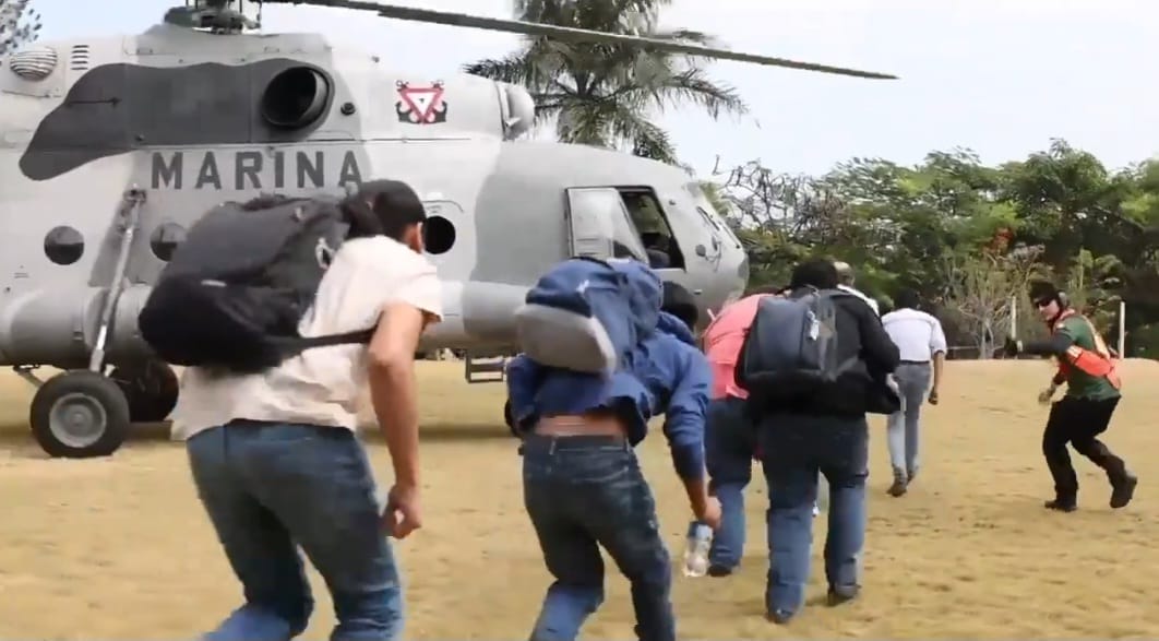 nxnoticias.com-reporta-sre-que-helicoptero-de-semar-rescato-a-mexicanos-en-haiti
