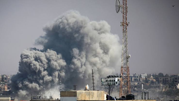 nxnoticias.com-sigue-la-ofensiva-israeli-en-la-zona-de-rafah-mientras-se-realizan-conversaciones-de-alto-al-fuego-en-el-cairo