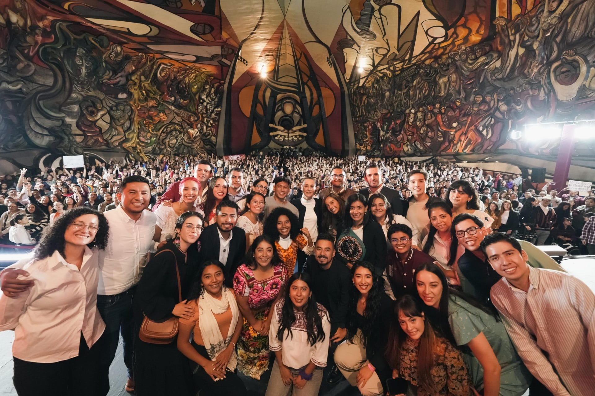 nxnoticias.com-sheinbaum-se-reune-con-jovenes-de-la-transformacion-les-promete-universidades-y-viviendas