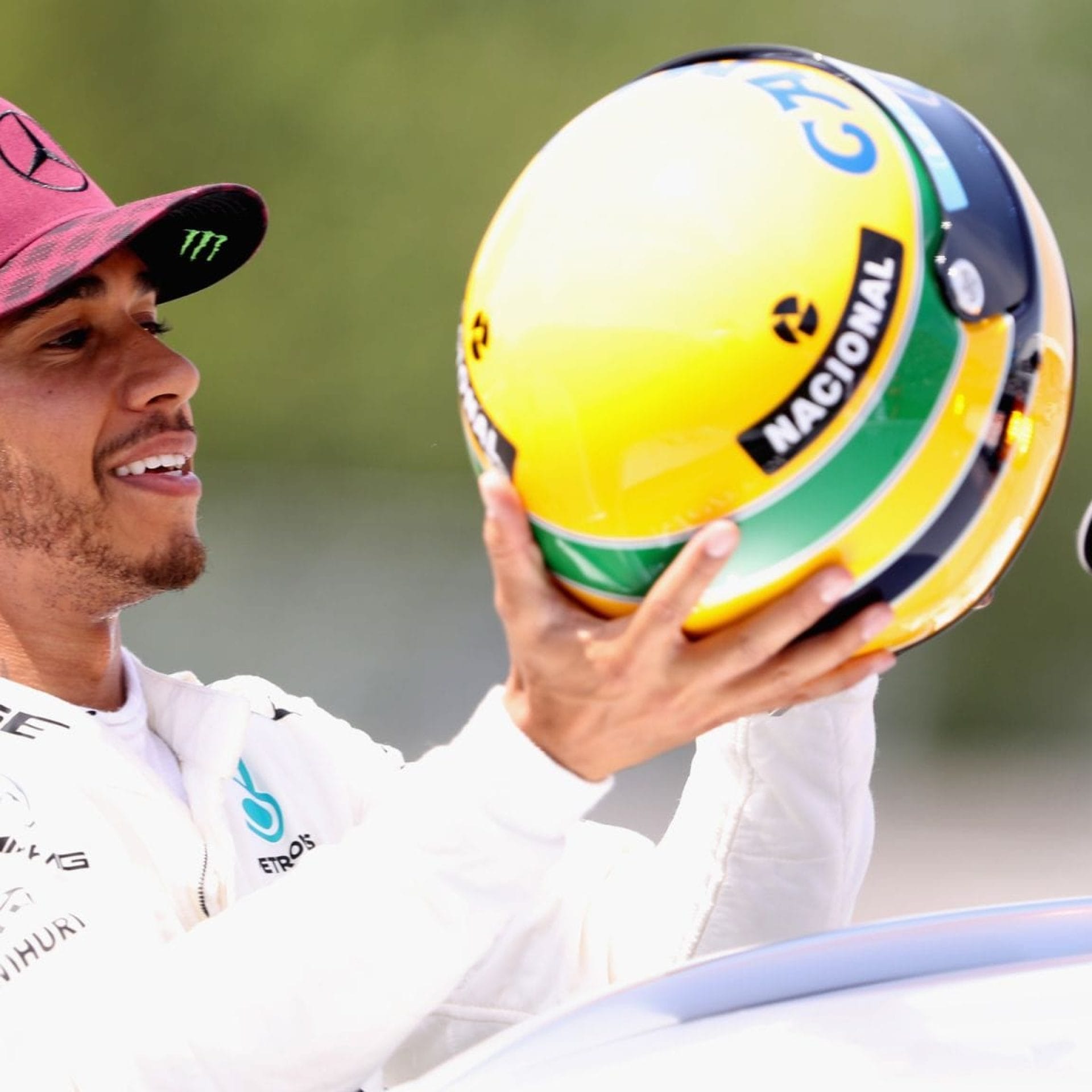 nxnoticias.com-el-legado-de-senna-continua-hamilton-al-volante-del-mp45b-en-brasil