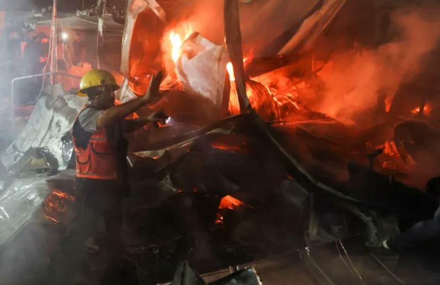 nxnoticias.com-israel-ataca-hospital-de-gaza-y-quema-vivos-a-palestinos-desplazados