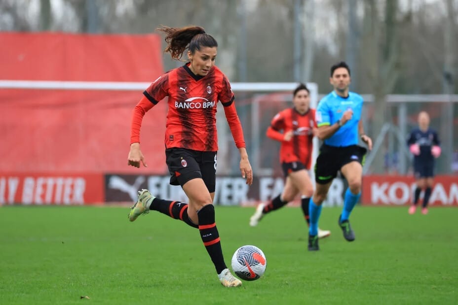 nxnoticias.com-la-delantera-del-ac-milan-nadia-nadim-se-auto-sutura-herida-en-su-pierna