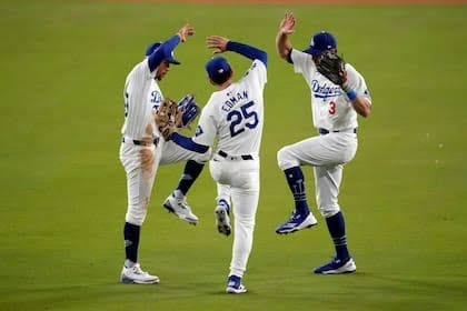 nxnoticias.com-dodgers-celebran-campeonato-con-desfile-y-homenaje-a-valenzuela