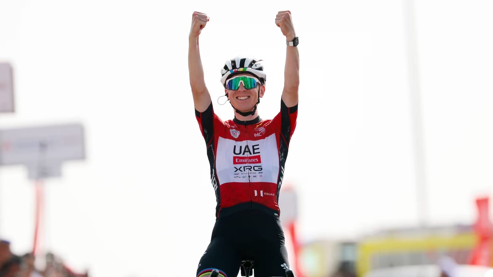 nxnoticias.com-tadej-pogacar-rey-del-uae-tour-arrasa-en-jebel-hafeet