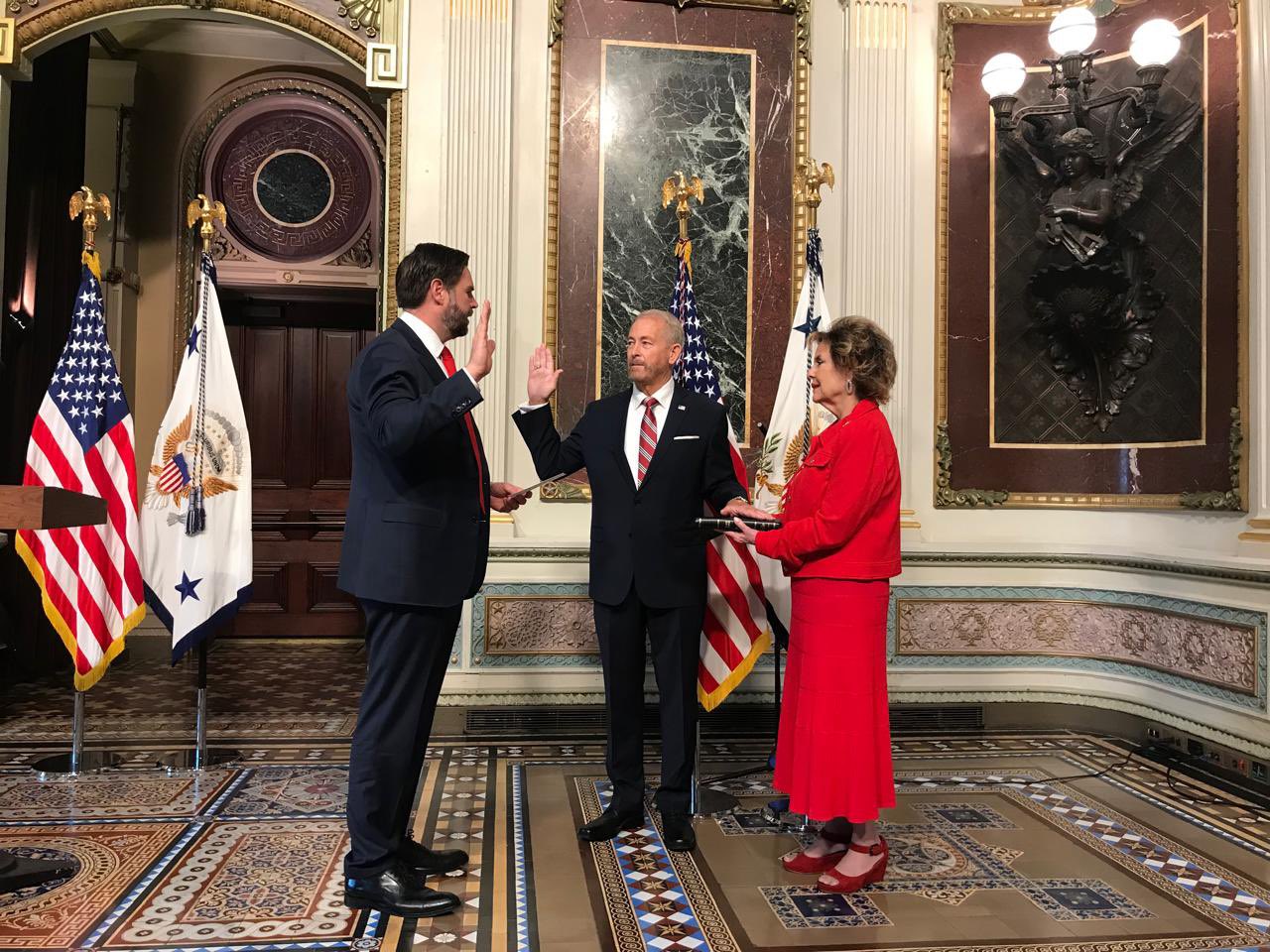 nxnoticias.com-ron-johnson-protesta-como-embajador-de-estados-unidos-en-mexico