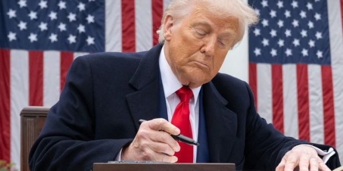 nxnoticias.com-trump-ordena-recortar-fondos-a-medios-publicos