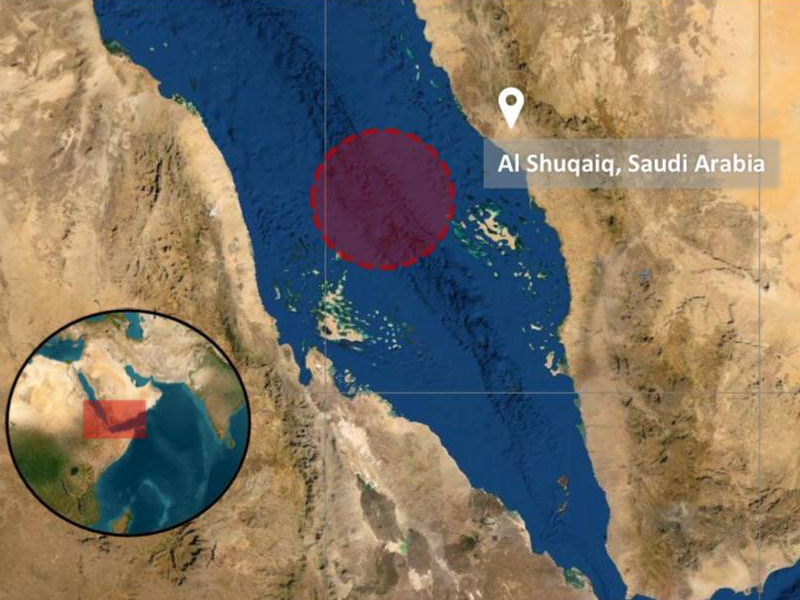Impactan buque cisterna en costas de Arabia Saudita.