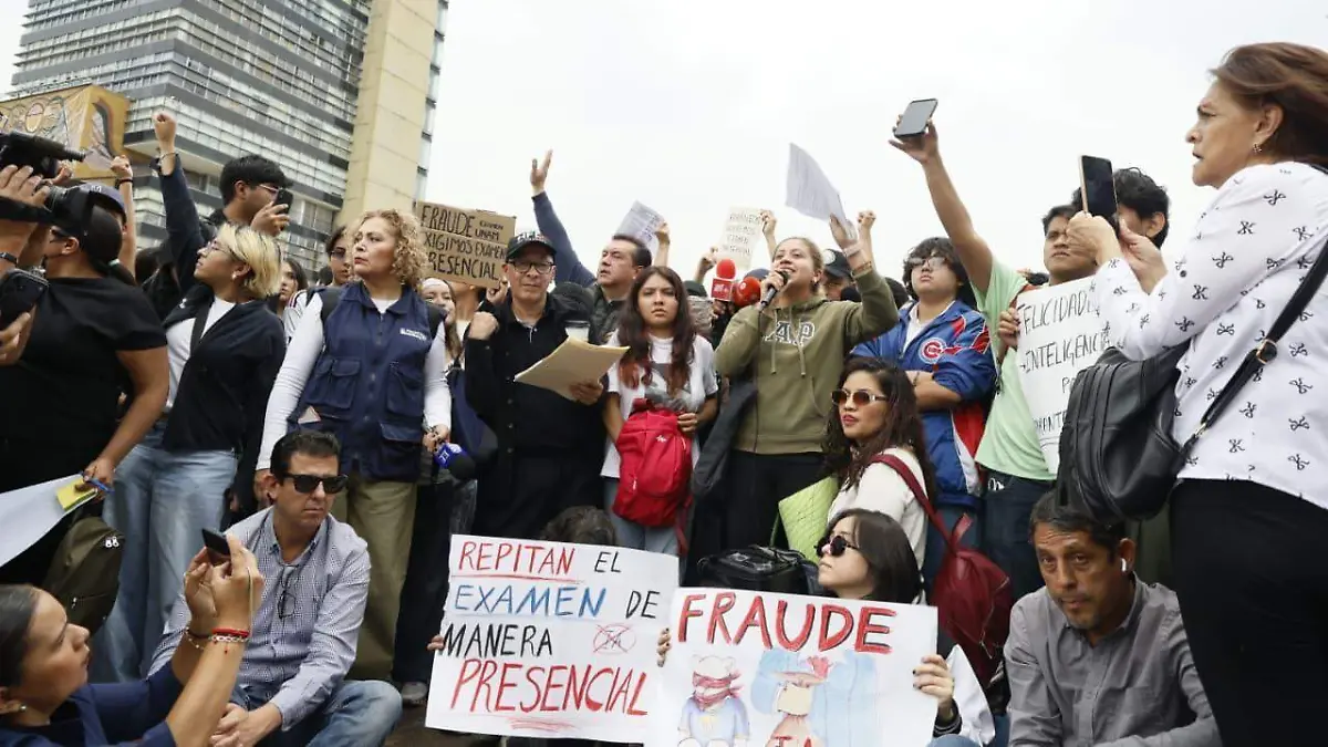 Aspirantes a la UNAM presentan pliego petitorio.