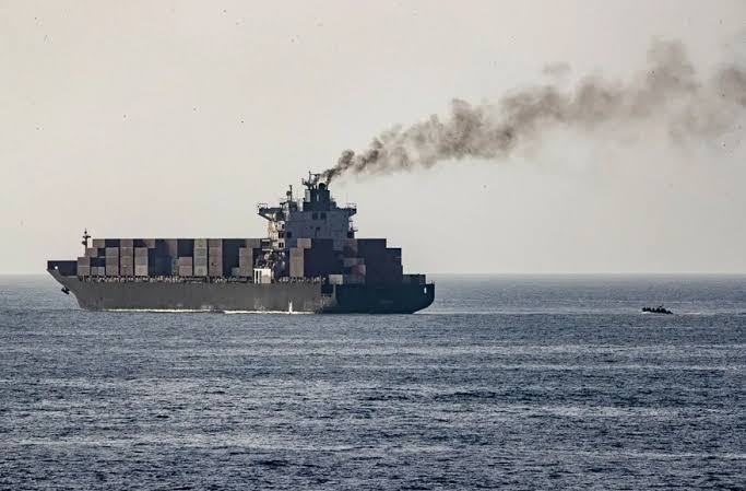 CENTCOM aborda buque en el Golfo de Omán.