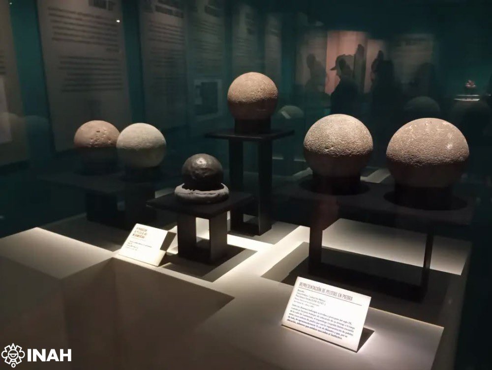INAH prepara protocolo para exhibición de pelotas de hule mesoamericanas.
