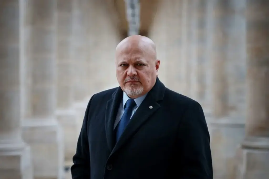 Karim Khan es relevado de la Corte Penal Internacional.