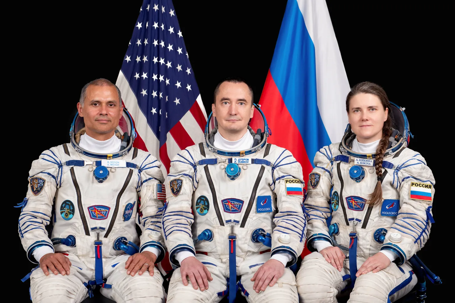 Astronauta de la NASA Anil Menon y tripulación de la misión Soyuz MS-29.