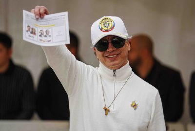Gustavo Petro denuncia fraude electoral en mesas del exterior ante el CNE