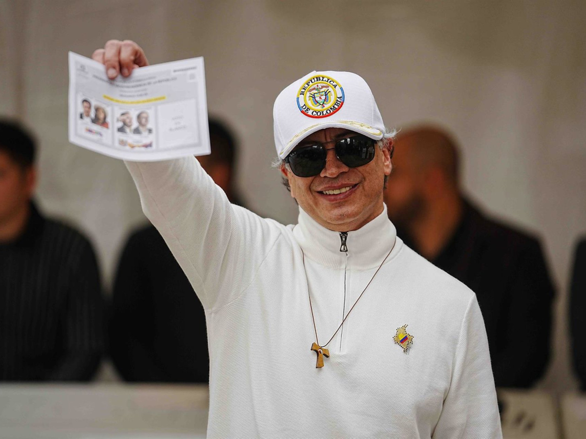 Gustavo Petro denuncia fraude electoral en mesas del exterior ante el CNE
