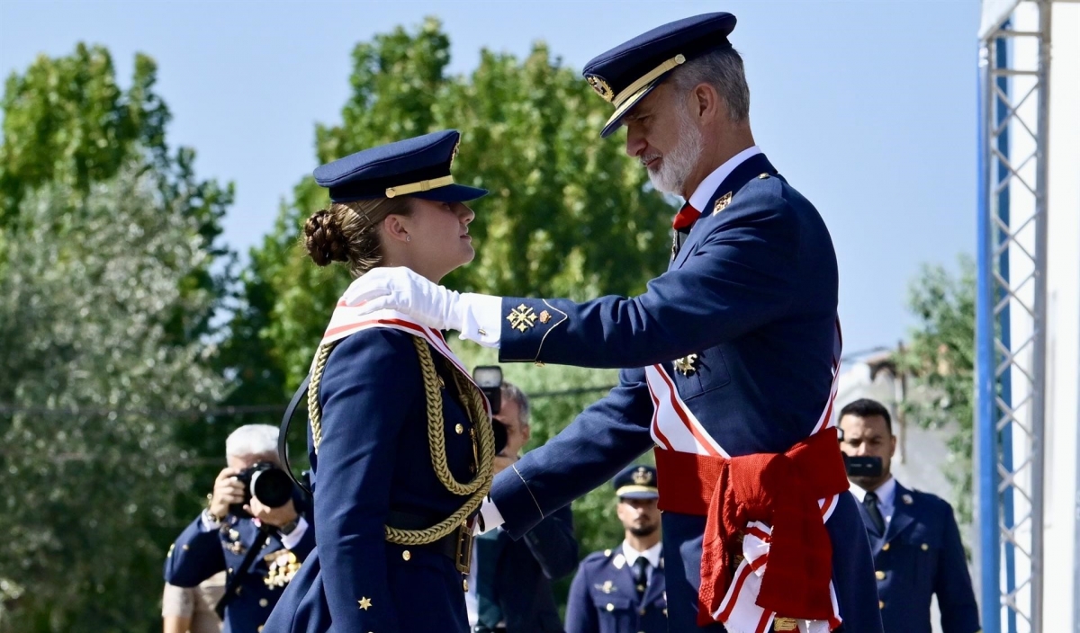 El Rey Felipe VI impone la Gran Cruz del Mérito Aeronáutico a la Princesa Leonor en San Javier