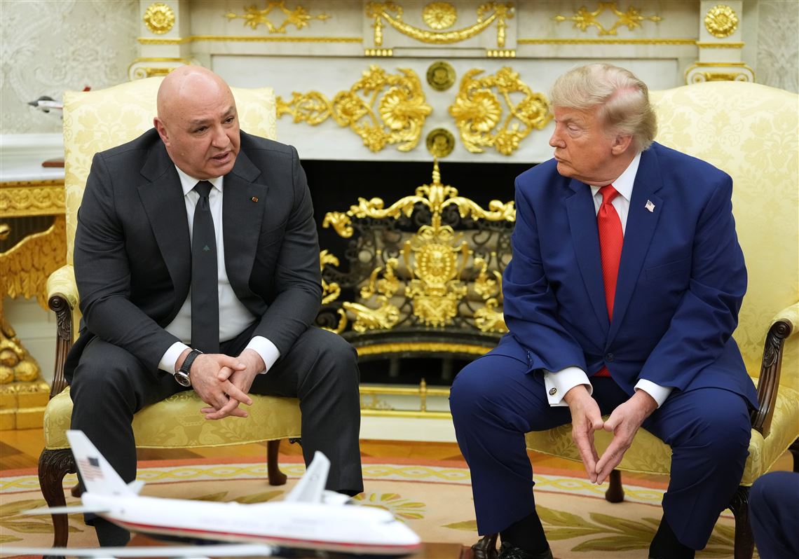 Trump se reúne con presidente de Líbano.