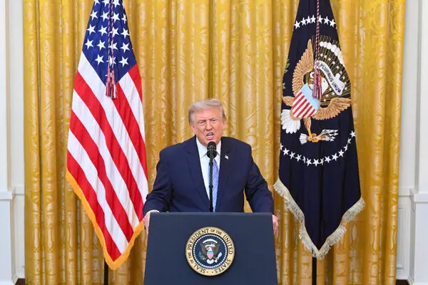 Trump acusa a China de injerencia en elecciones.