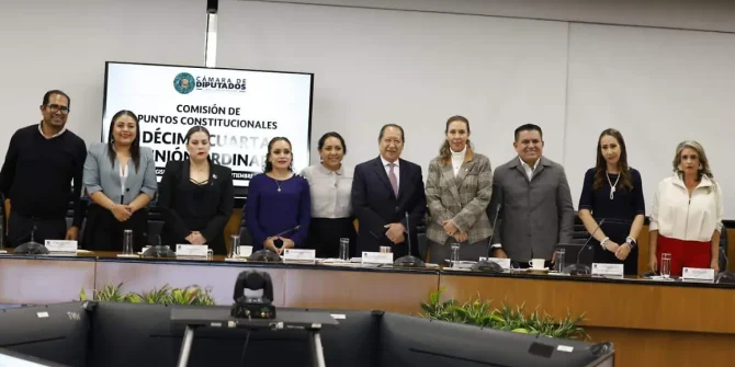 Comisión de Puntos Constitucionales en San Lázaro avala reforma sobre doble nacionalidad de candidatos.