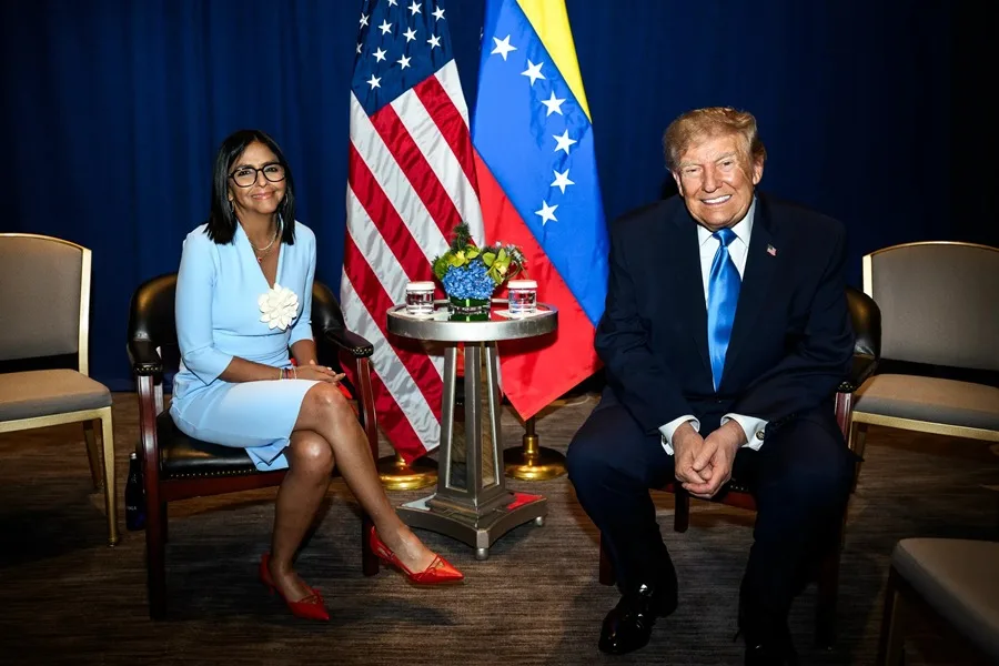 Delcy Rodríguez sostiene encuentro a puerta cerrada con Donald Trump.