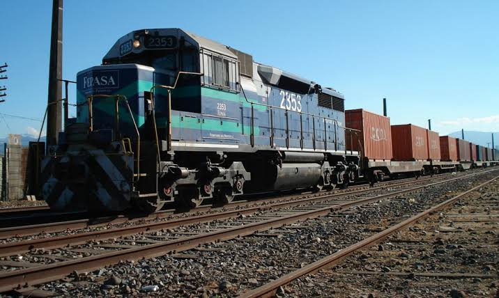 Hacienda propone elevar cobros a concesionarios ferroviarios.