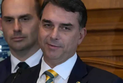Tribunal Electoral de Brasil exonera a Flávio Bolsonaro.