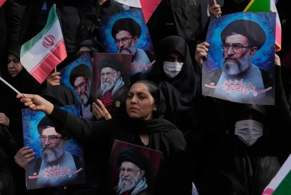 Analizan implicaciones del costo de la guerra con Irán en Estados Unidos.