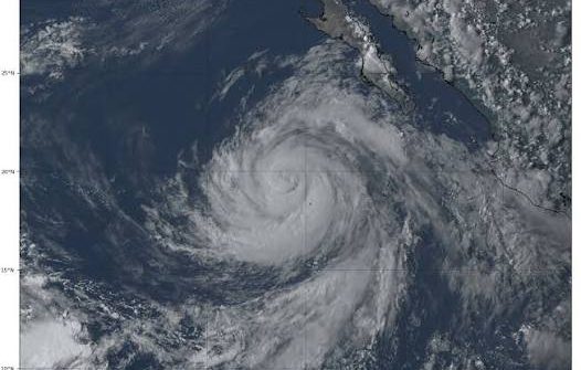 Huracán Marie alcanza la categoría 2 y se enfila a Baja California Sur.