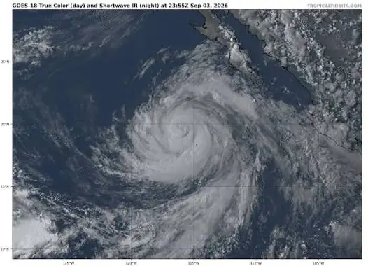 Huracán Marie alcanza la categoría 2 y se enfila a Baja California Sur.