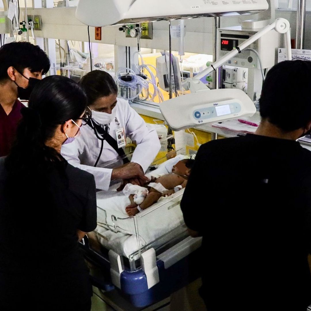 IMSS entrega expedientes de bebés fallecidos en hospital de Durango.