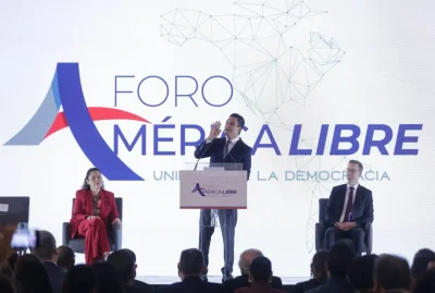 Morena CDMX arremete contra el Foro América Libre.