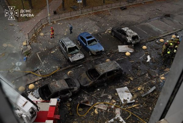 Ucrania reporta 4 muertos por ataque con drones desde Rusia contra Kiev.