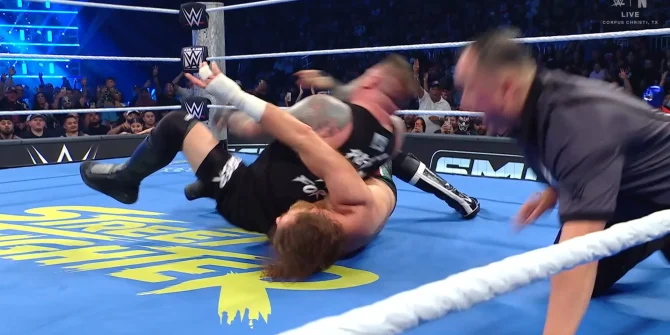 Sami Zayn retiene título ante Kevin Owens.