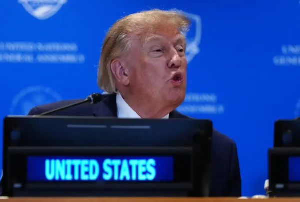 Trump arremete con insultos contra reportera de CNN en la ONU.