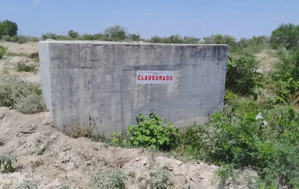 Profepa clausura descarga de aguas negras en Sabinas, Coahuila.