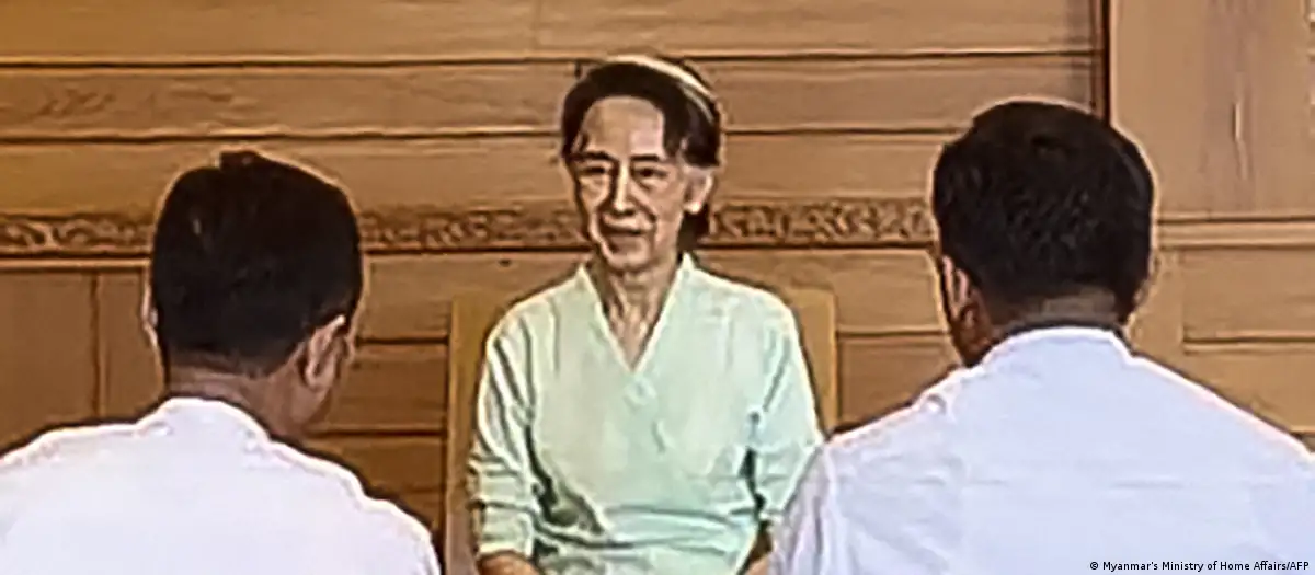 Gobierno de Birmania difunde imágenes de Aung San Suu Kyi.