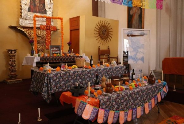 Catedral Metropolitana se prepara para el Día de Muertos en la CDMX.