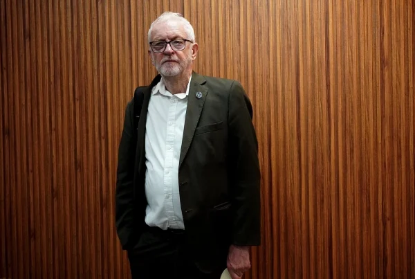 Jeremy Corbyn pide a México terminar relación con Israel.