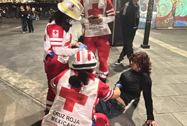 Cruz Roja atiende a afectados tras manifestaciones del 2 de octubre.