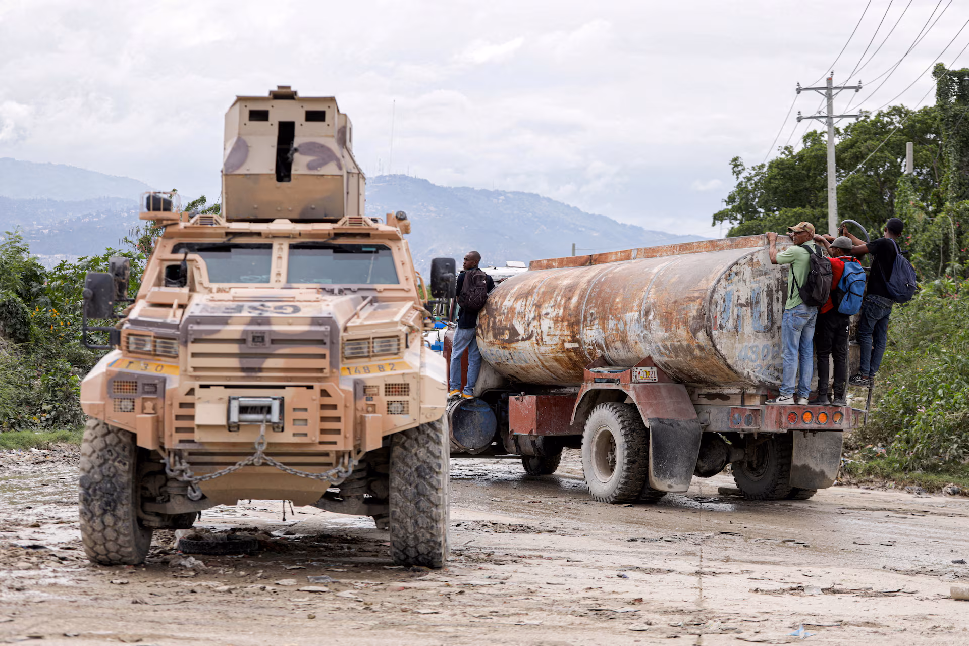 El Salvador desplegará militares en Haití para rescatar a salvadoreños.