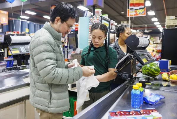 FMI prevé crecimiento moderado para México en 2027.