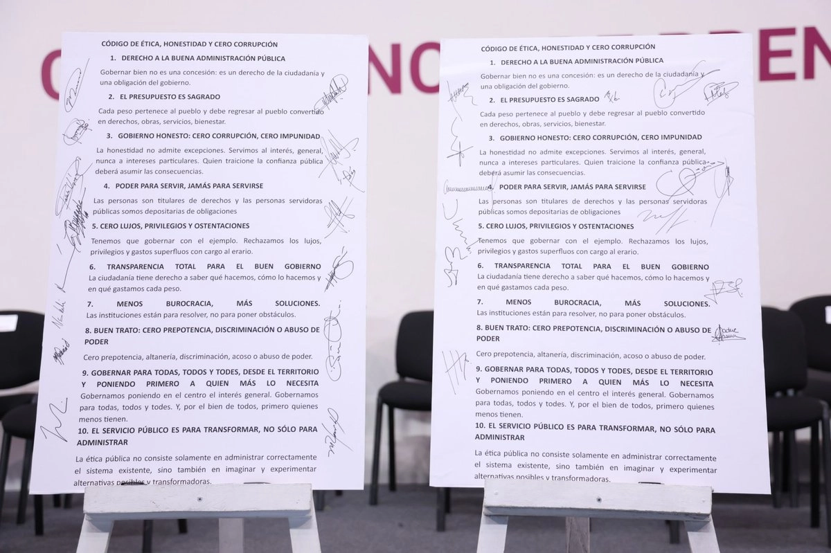 Funcionarios de la CDMX firman acuerdo de ética ante Clara Brugada.