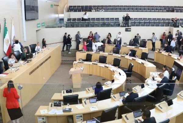 Congreso de Guanajuato rechaza aval a la ley que prohíbe doble nacionalidad en candidatos.