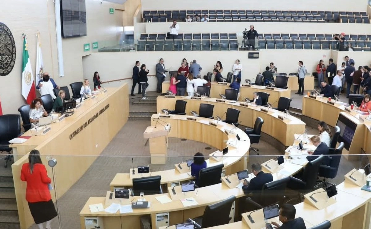 Congreso de Guanajuato rechaza aval a la ley que prohíbe doble nacionalidad en candidatos.