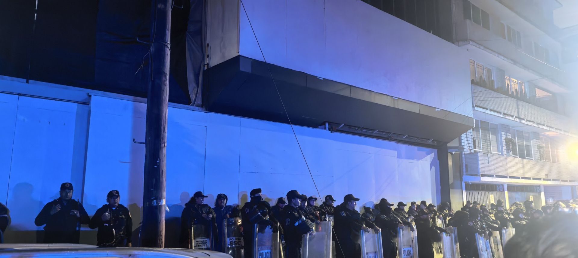 Segob niega retención de trabajador tras protestas del Sindicato del Seguro Social.