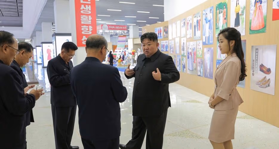 Kim Jong un reaparece tras rumores sobre su salud.