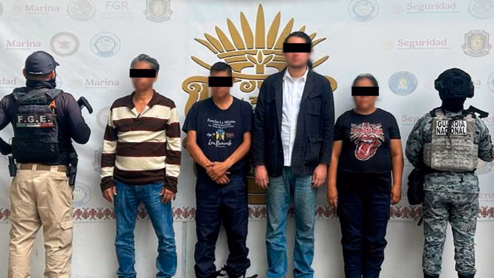 Fiscalía de Guerrero captura a cuatro servidores públicos de Taxco por vínculos con La Familia Michocana.
